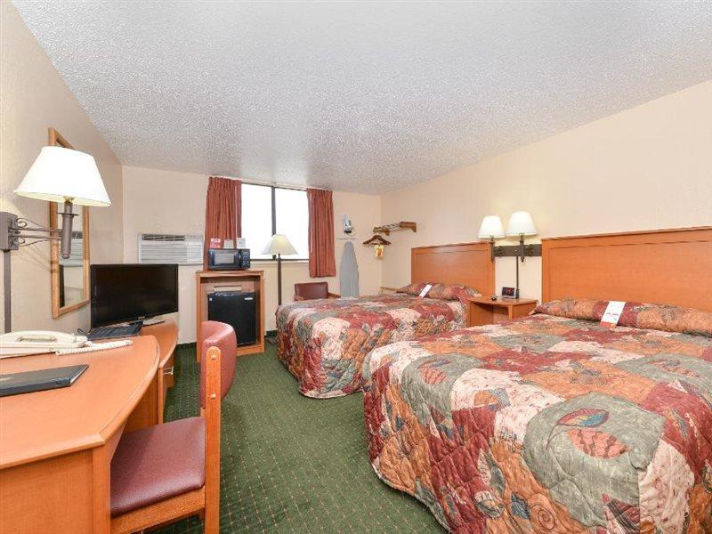 Super 8 By Wyndham Casper West By The River Bagian luar foto