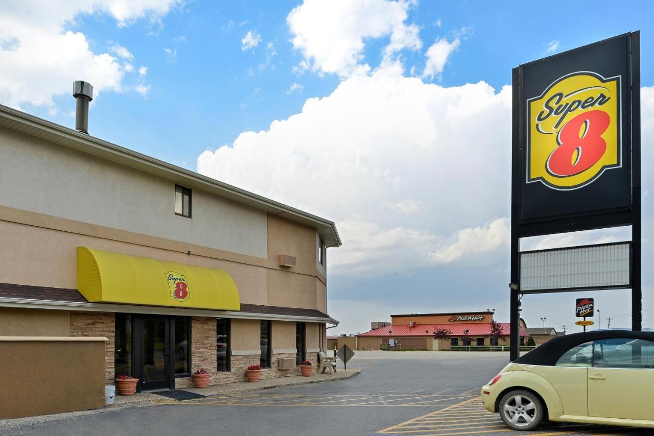 Super 8 By Wyndham Casper West By The River Bagian luar foto