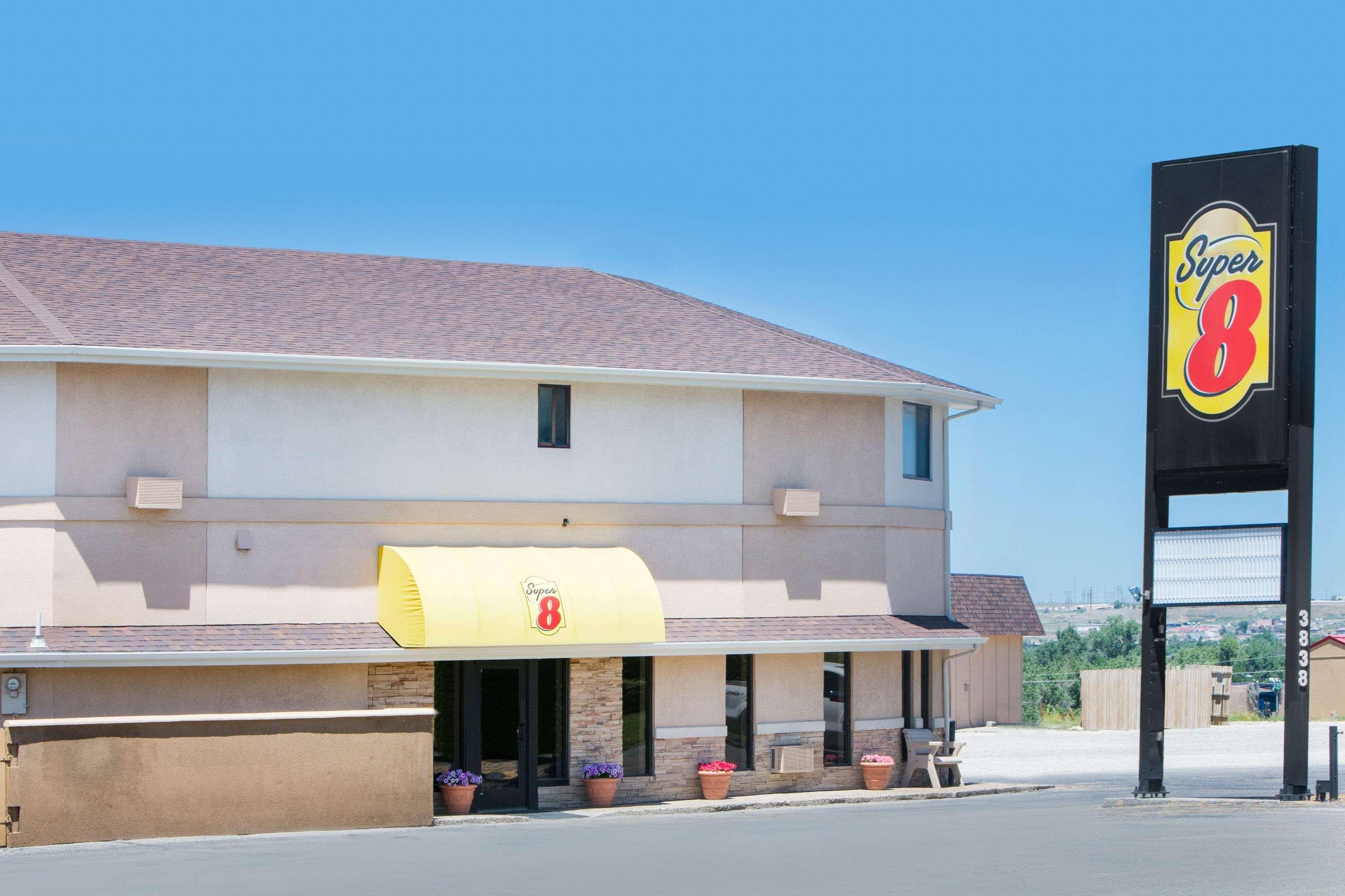 Super 8 By Wyndham Casper West By The River Bagian luar foto