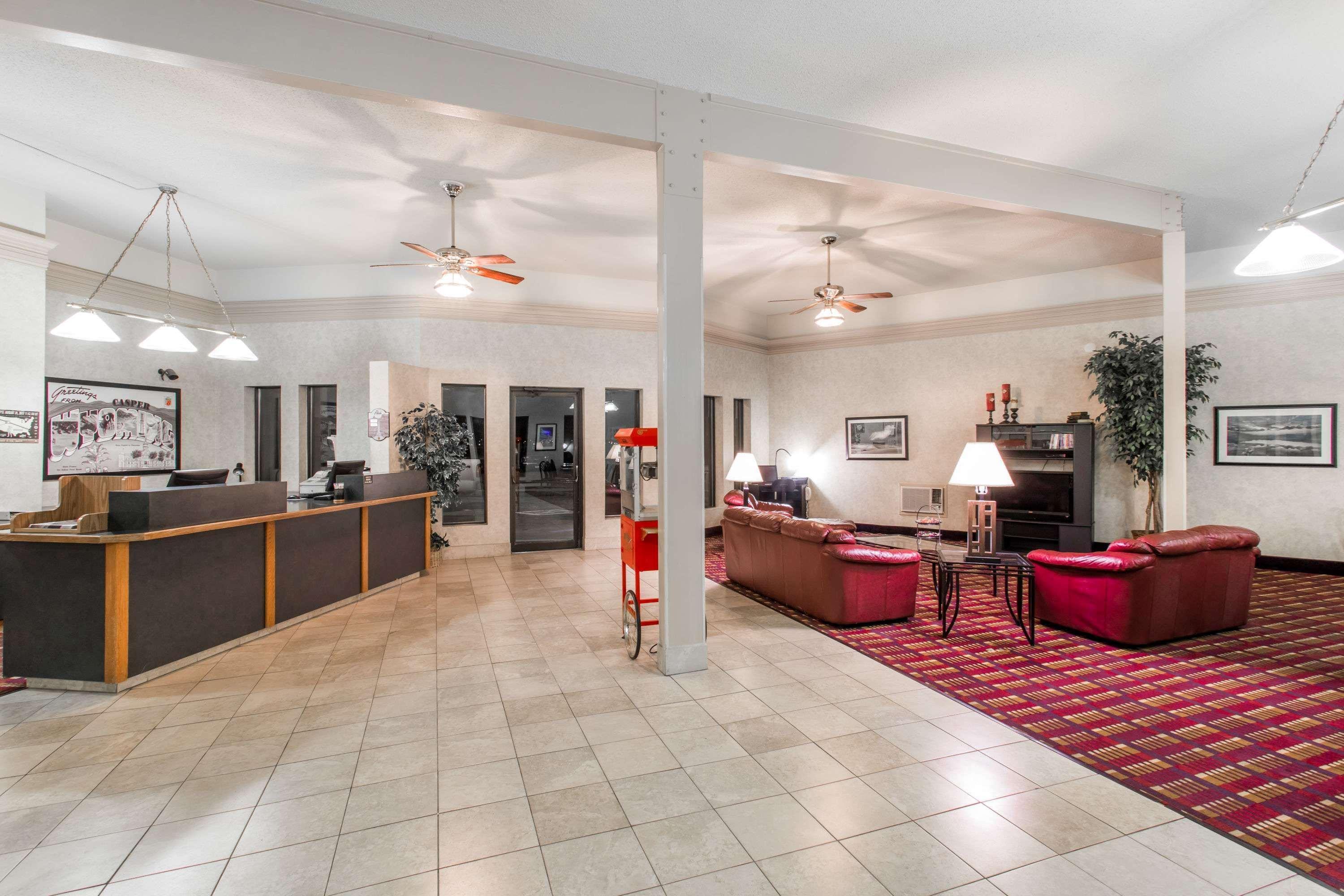 Super 8 By Wyndham Casper West By The River Bagian luar foto