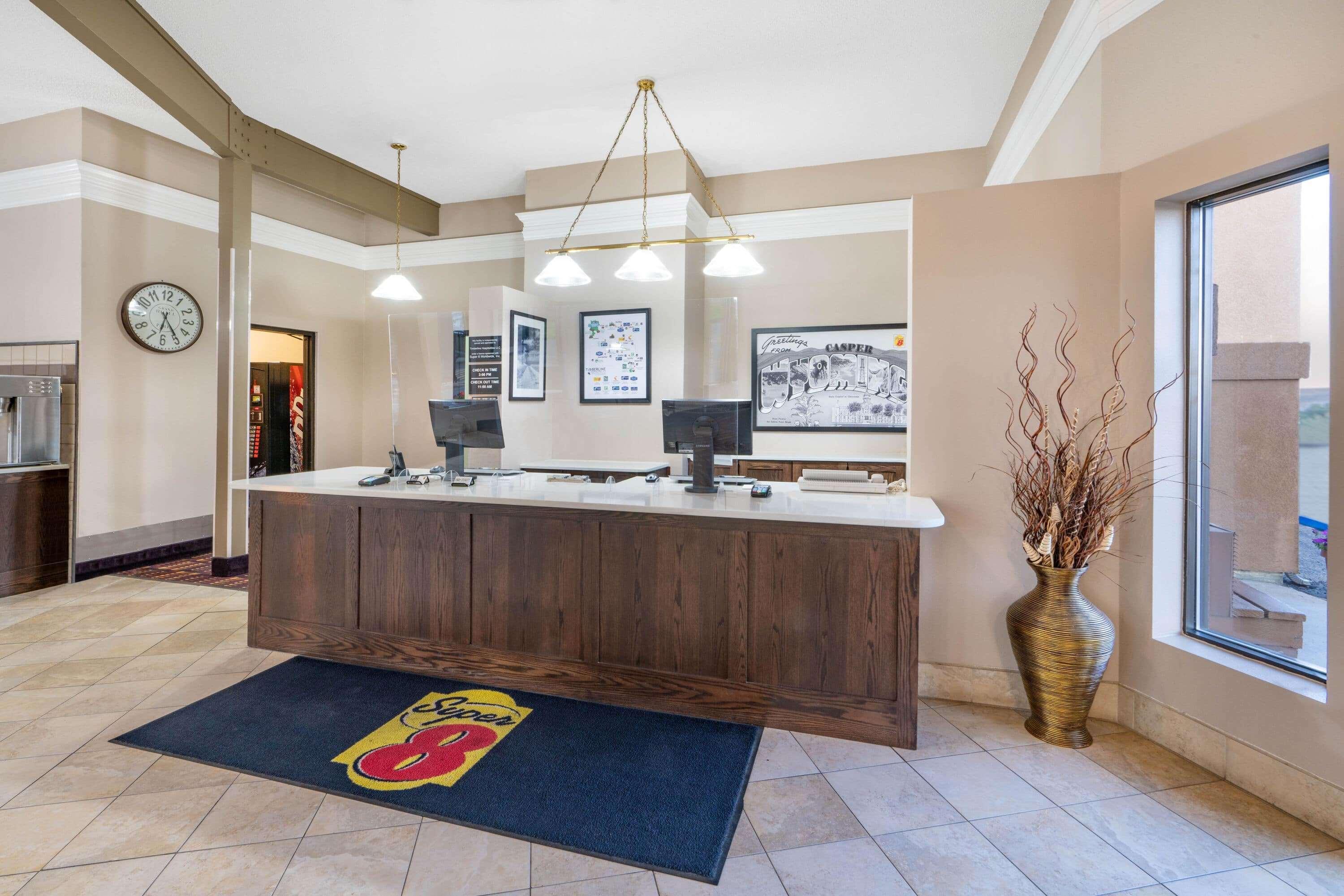 Super 8 By Wyndham Casper West By The River Bagian luar foto