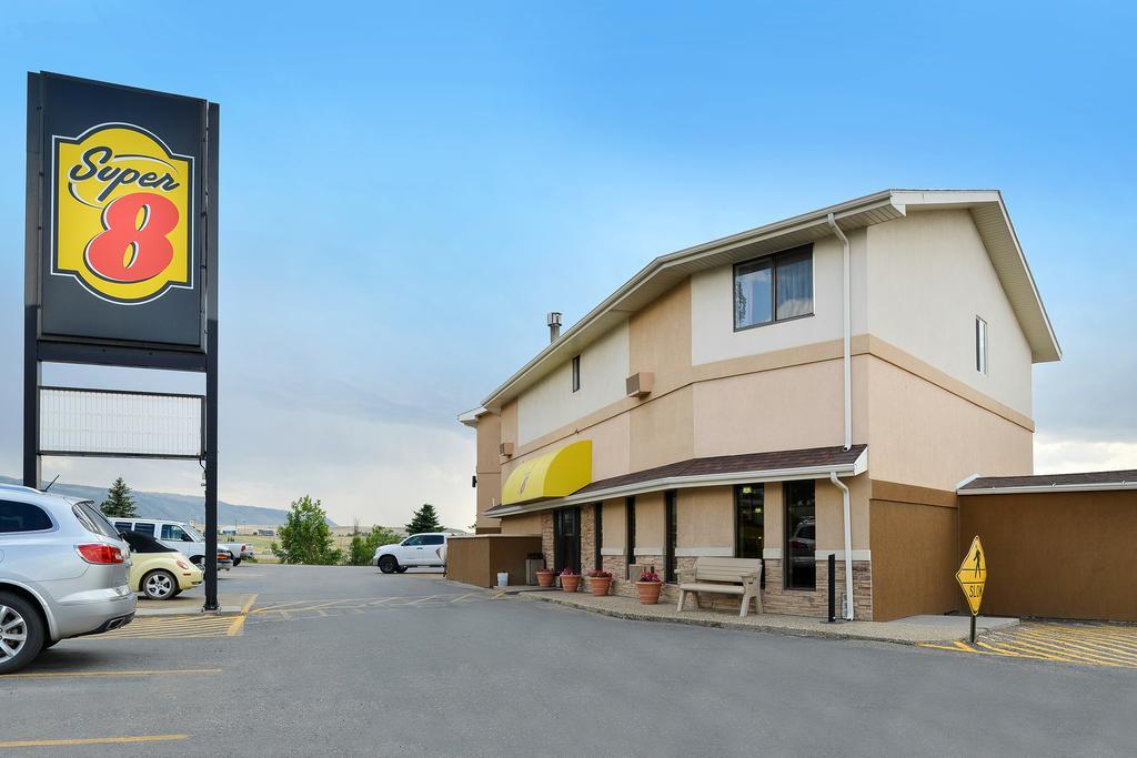 Super 8 By Wyndham Casper West By The River Bagian luar foto