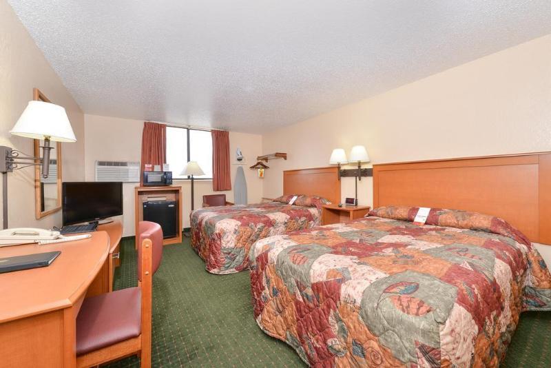 Super 8 By Wyndham Casper West By The River Bagian luar foto