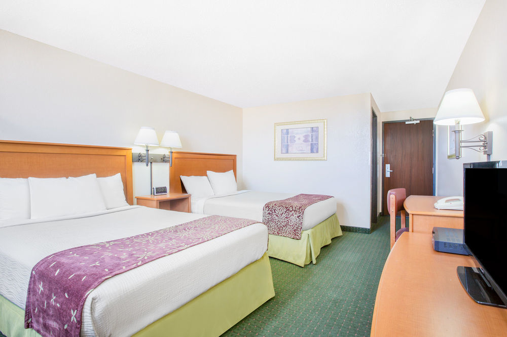 Super 8 By Wyndham Casper West By The River Bagian luar foto