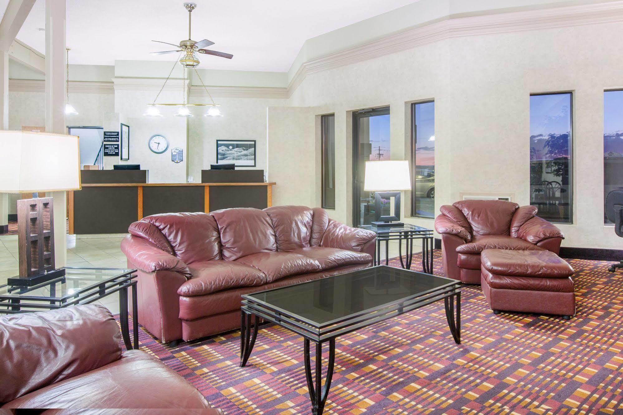 Super 8 By Wyndham Casper West By The River Bagian luar foto